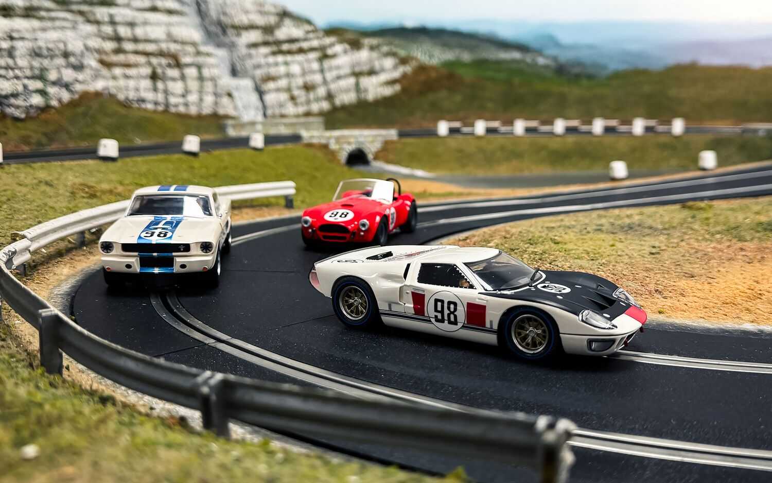 Autíčka GT SCALEXTRIC C4619A - Ken Miles Triple Pack (1:32)