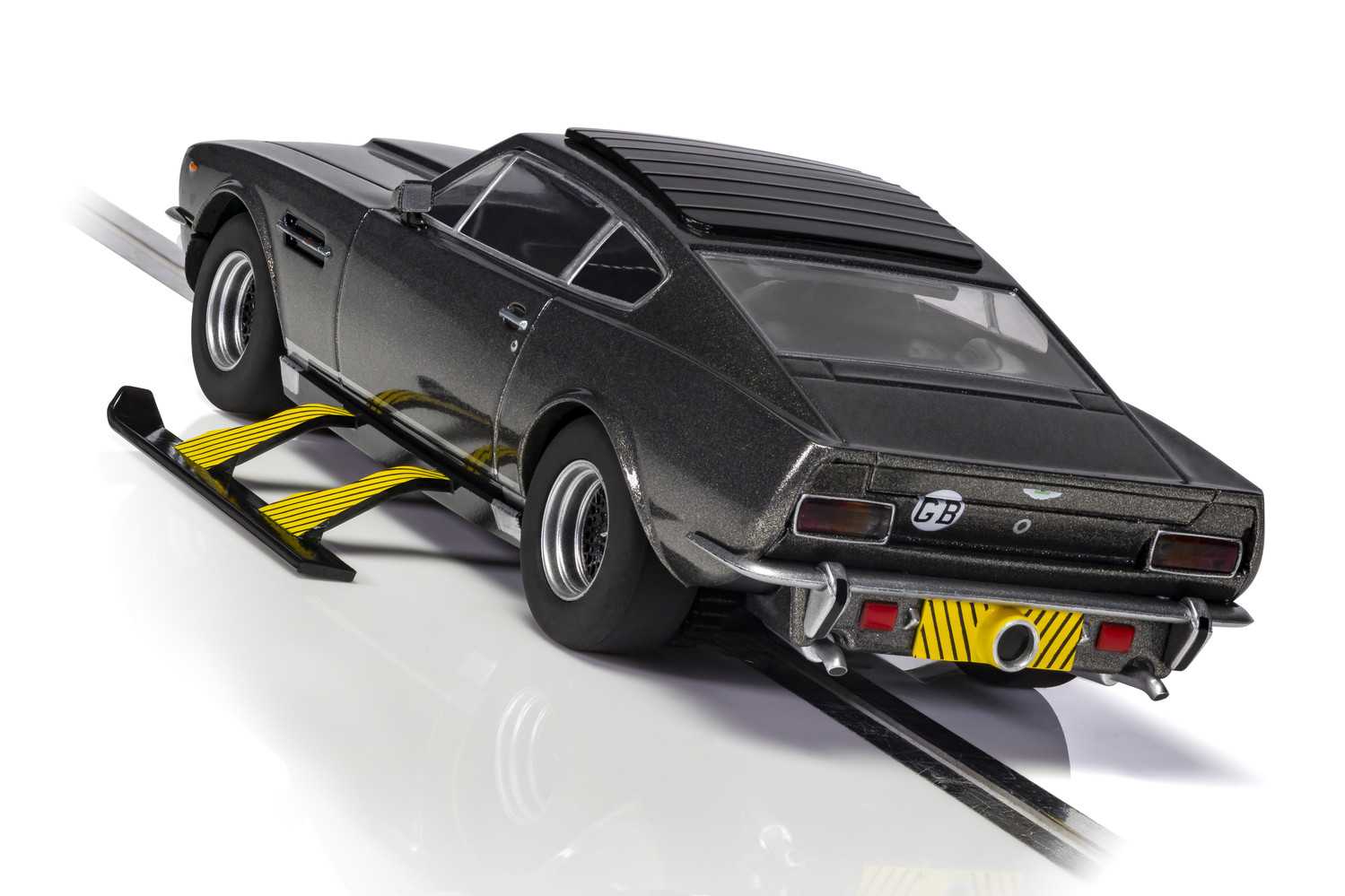 Autíčko Film & TV SCALEXTRIC C4239 - James Bond Aston Martin V8 - The Living Daylights (1:32)