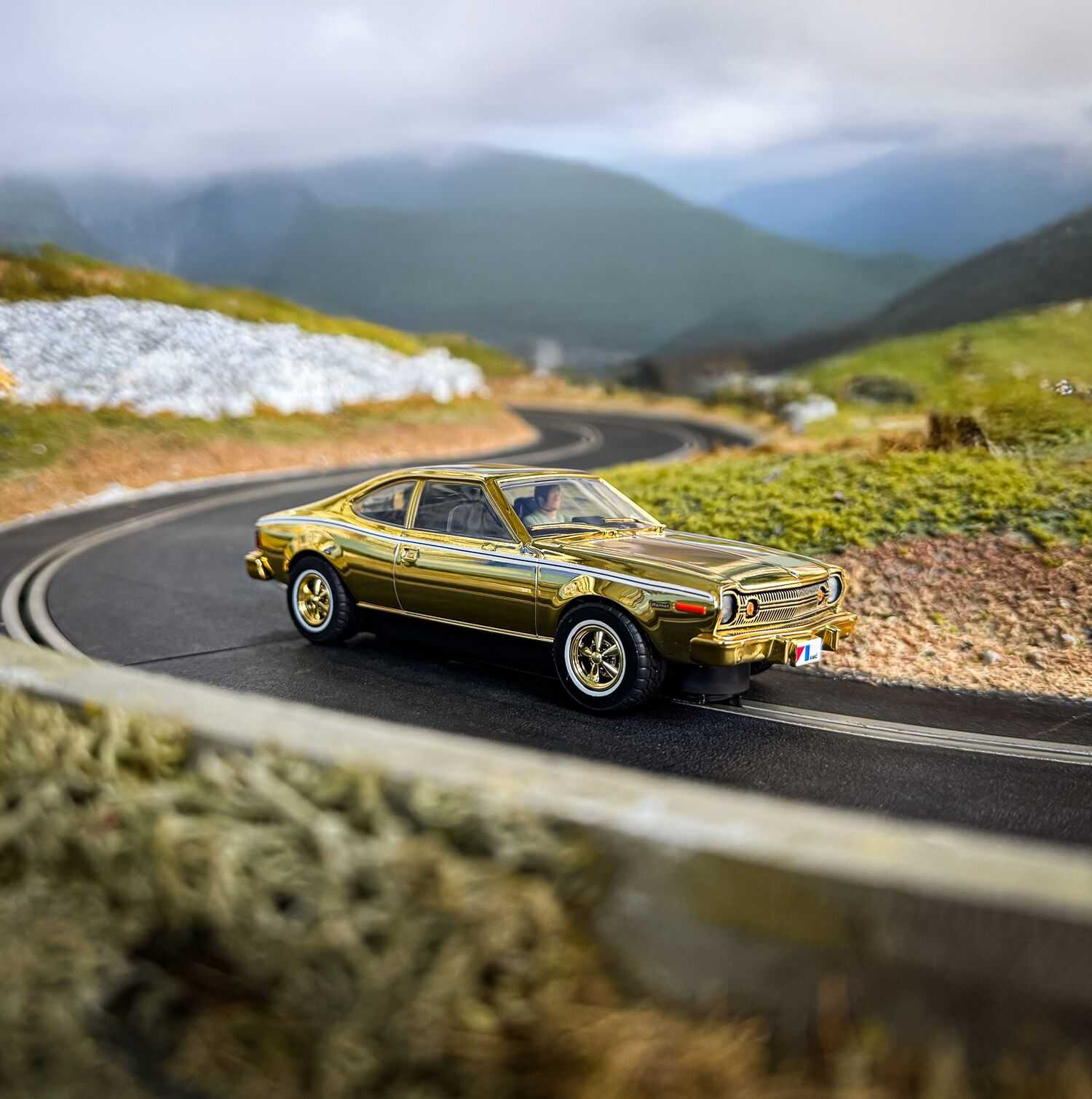 Autíčko Film & TV SCALEXTRIC C4551A - James Bond - AMC Hornet - The Man With The Golden Gun - Gold Anniversary Edition (1:32)
