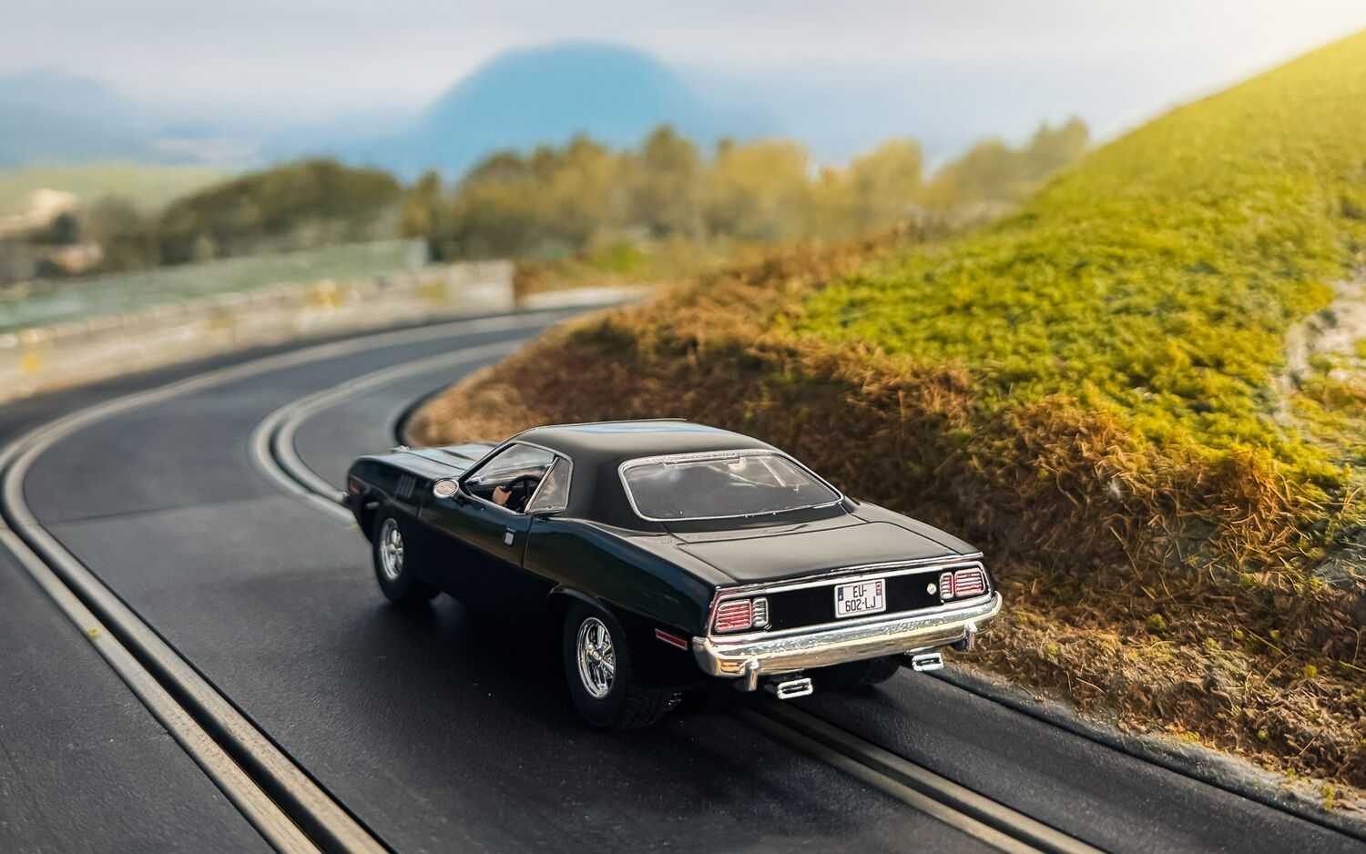 Autíčko Film & TV SCALEXTRIC C4595 - John Wick Plymouth Barracuda - John Wick Chapter 4 (1:32)