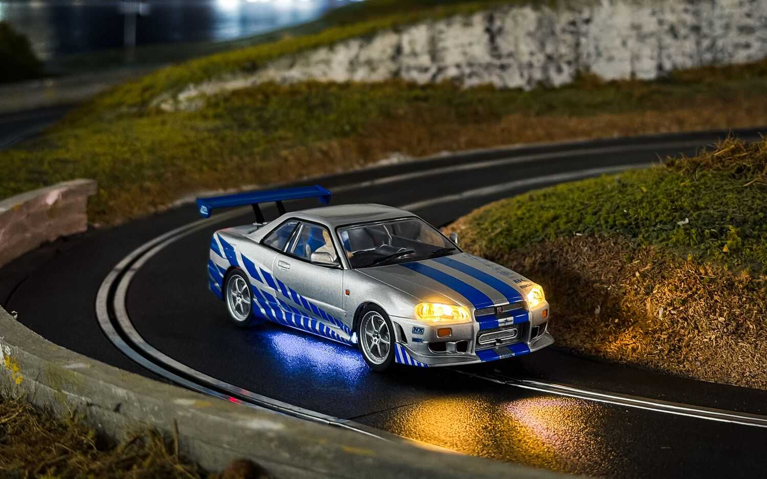 Autíčko Film & TV SCALEXTRIC C4674 - Nissan R34 Skyline - 2Fast 2Furious (1:32)