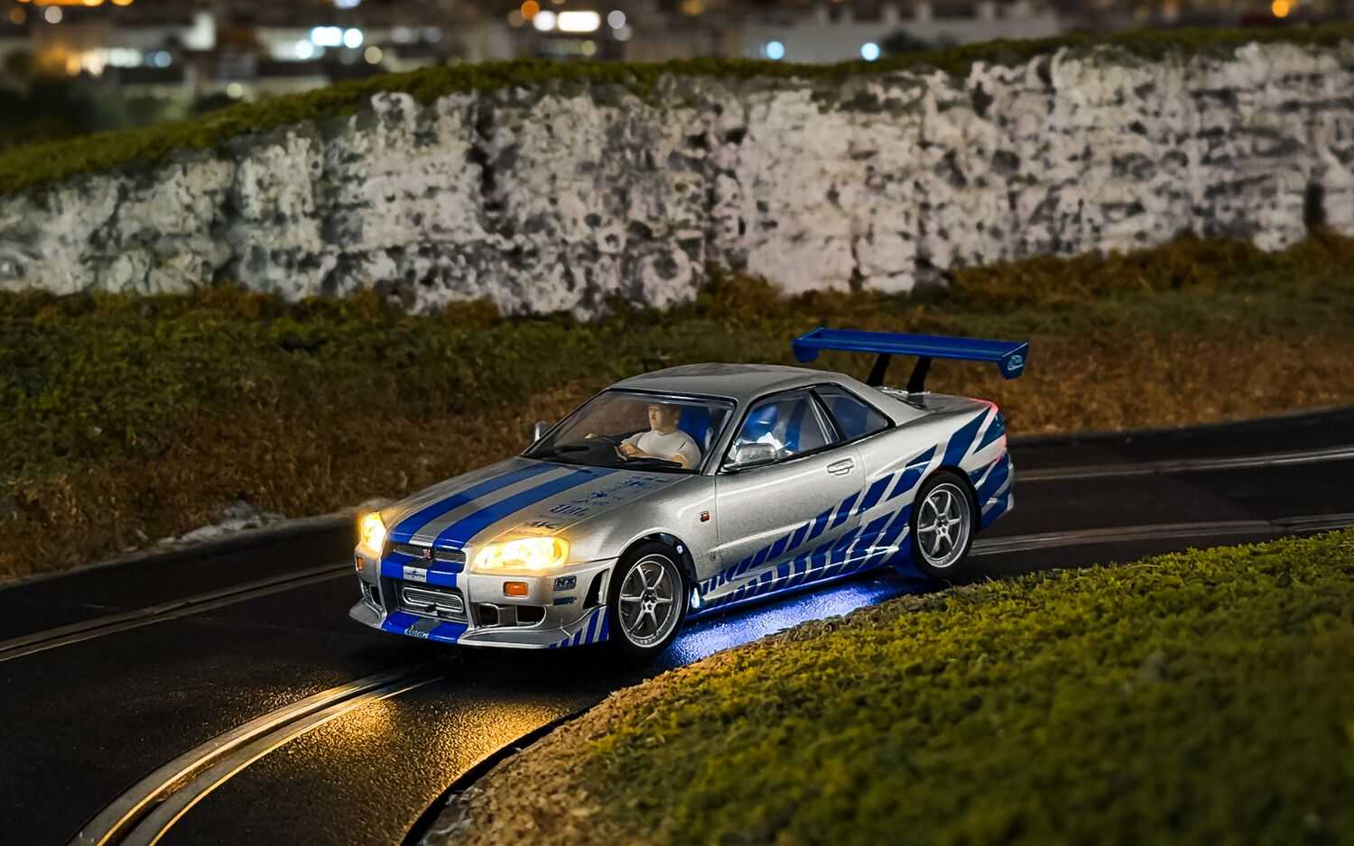 Autíčko Film & TV SCALEXTRIC C4674 - Nissan R34 Skyline - 2Fast 2Furious (1:32)