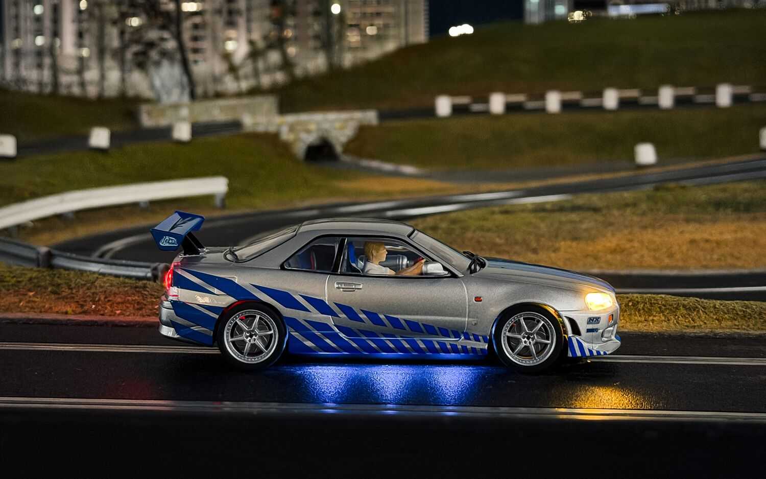 Autíčko Film & TV SCALEXTRIC C4674 - Nissan R34 Skyline - 2Fast 2Furious (1:32)
