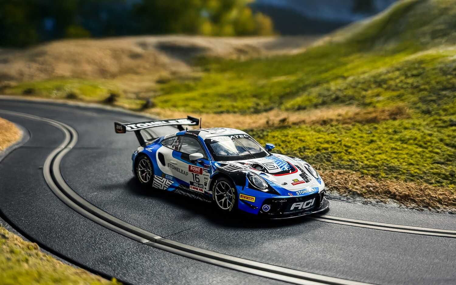 Autíčko GT SCALEXTRIC C4522 - Porsche 911 GT3 R ACI Motorsport (1:32)