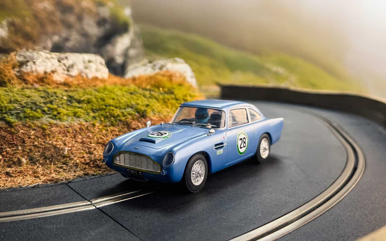 Autíčko GT SCALEXTRIC C4599 - Aston Martin DB5 - Blue / Yellow - Historic GT Racing (1:32)