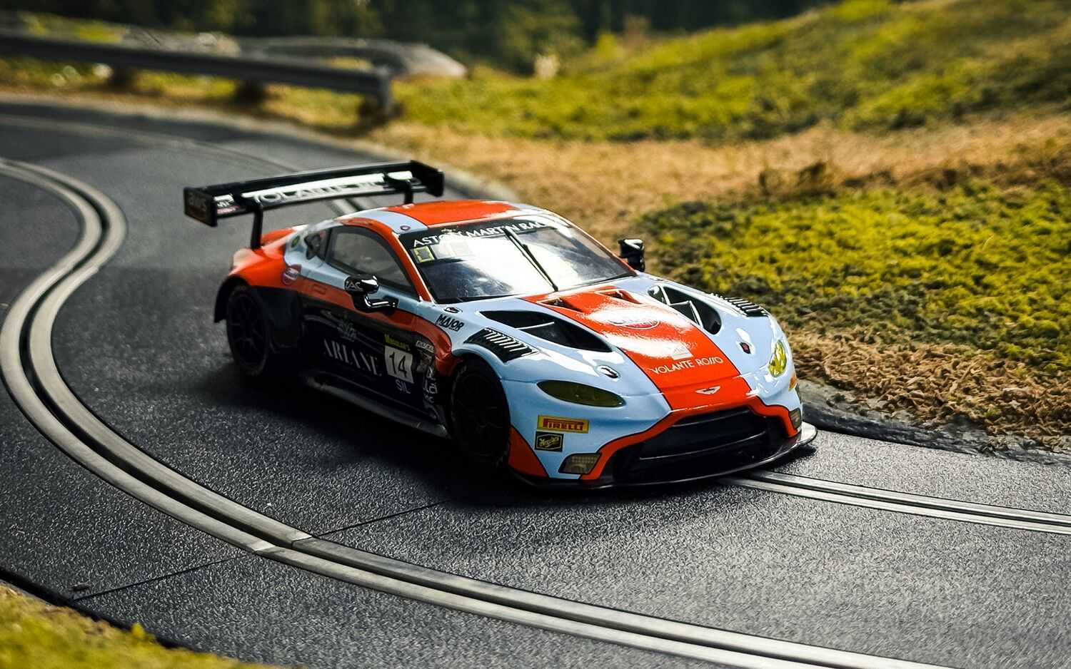 Autíčko Gulf SCALEXTRIC C4655 - Aston Martin GT3 Vantage - Bathurst 2025 (1:32)