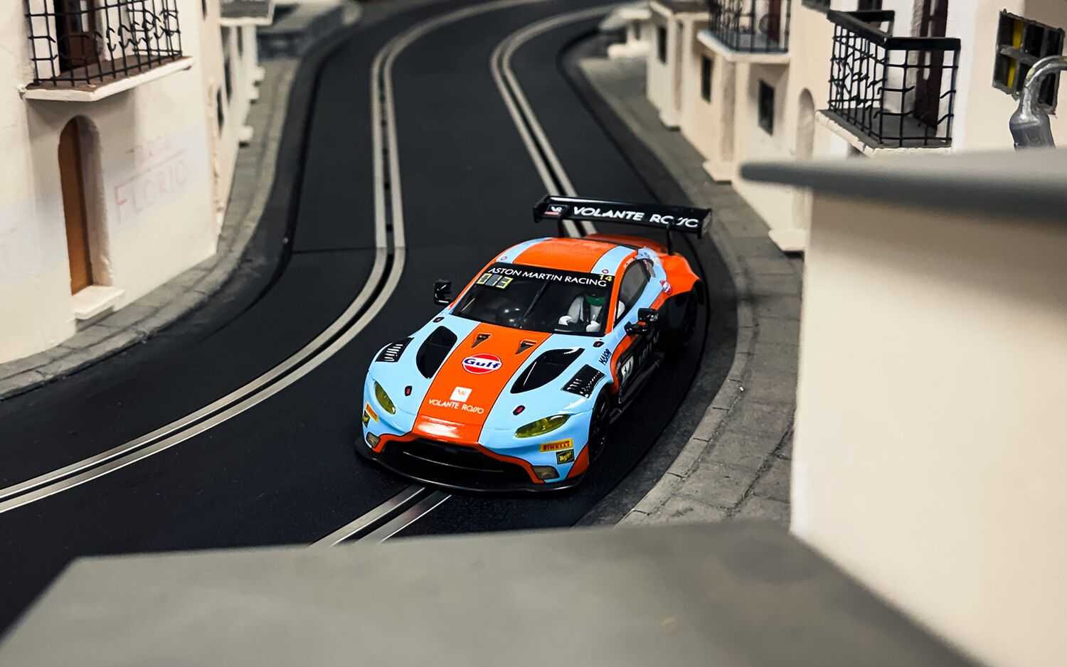 Autíčko Gulf SCALEXTRIC C4655 - Aston Martin GT3 Vantage - Bathurst 2025 (1:32)