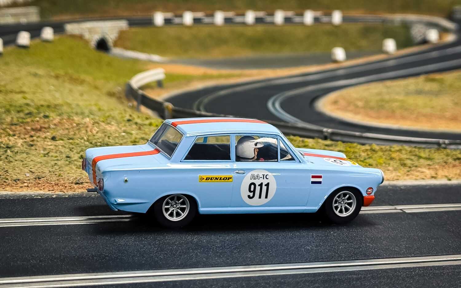 Autíčko Gulf SCALEXTRIC C4669 - Ford Lotus Cortina (1:32)