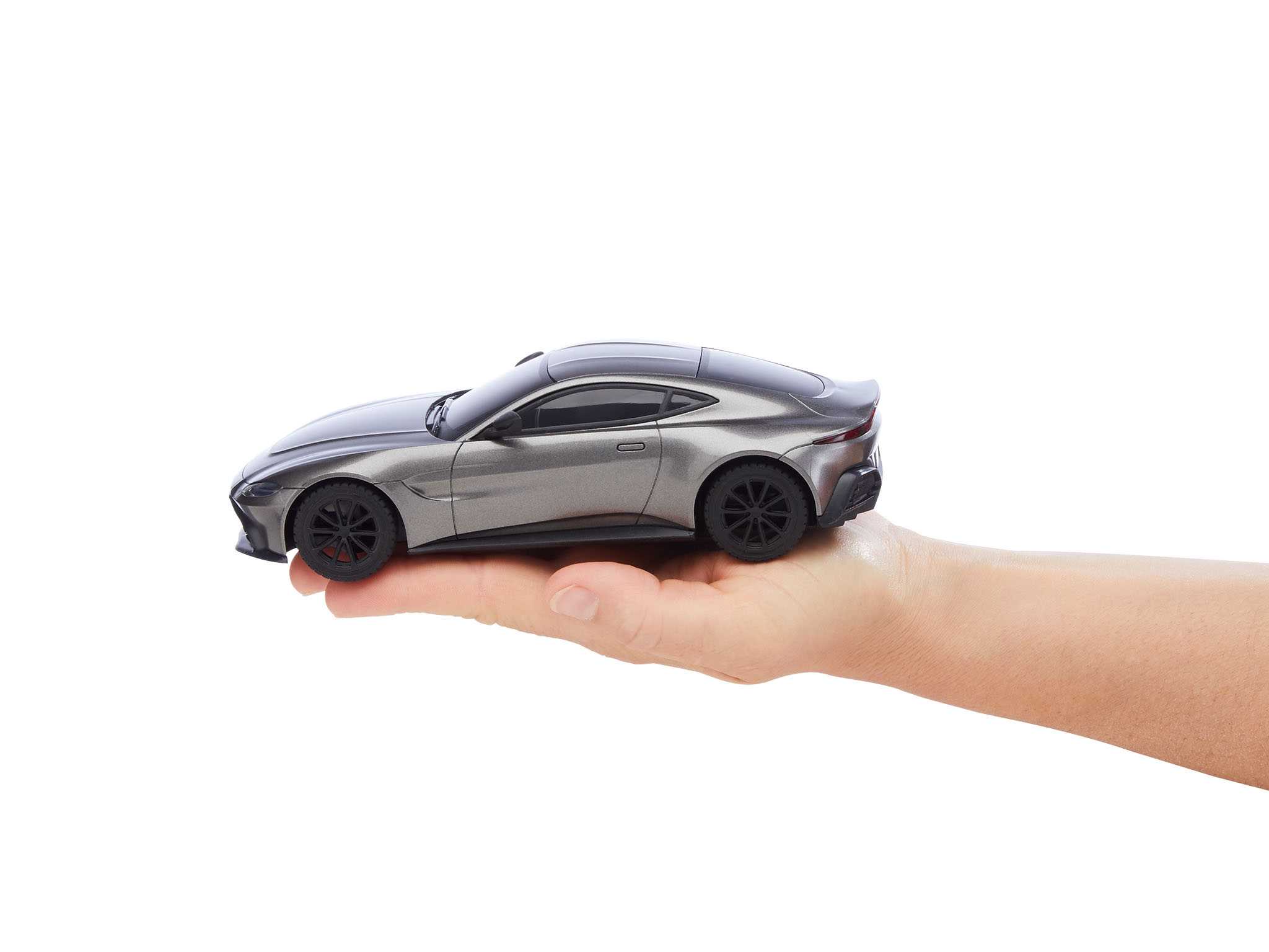 Autíčko REVELL 24658 - Aston Martin