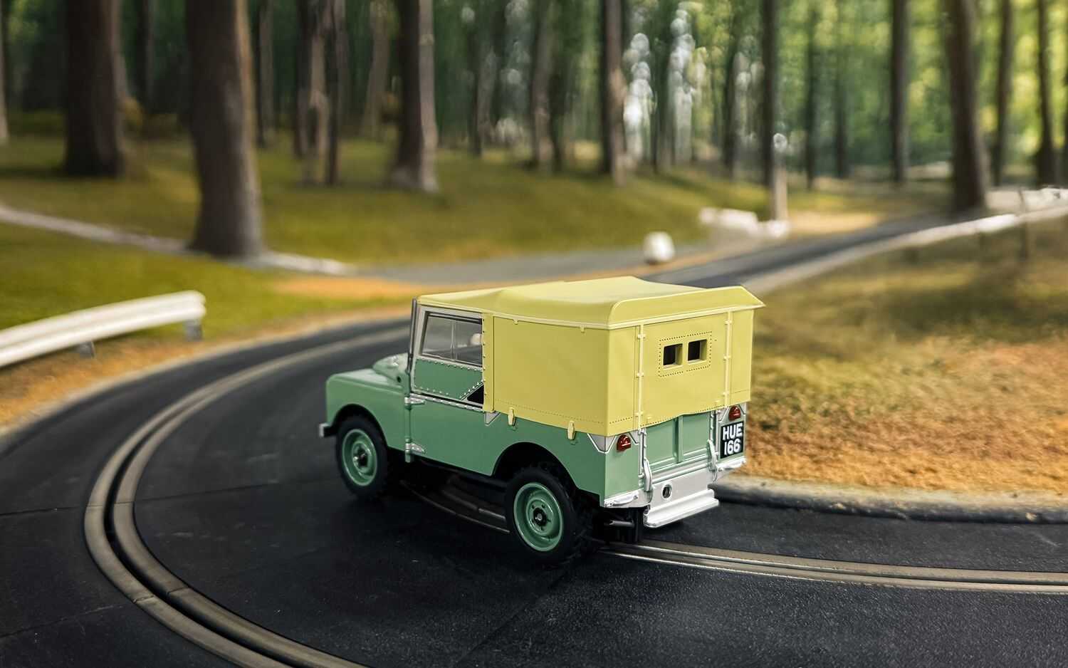 Autíčko Street SCALEXTRIC C4600 - Land Rover Series 1 - HUE166 (1:32)