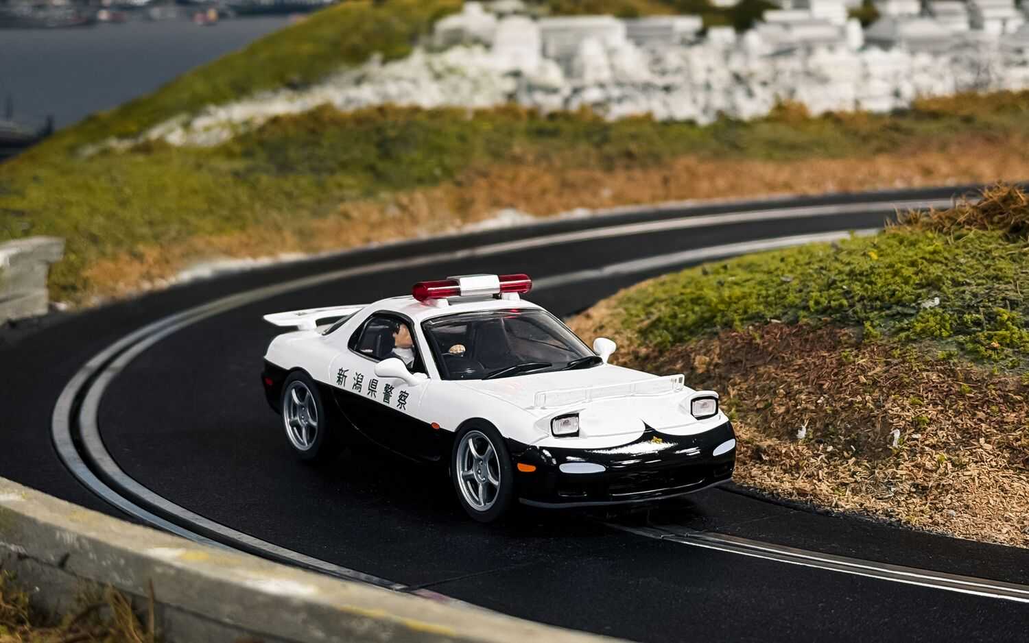 Autíčko Street SCALEXTRIC C4681 - Mazda RX7 FD Japanese Police (1:32)