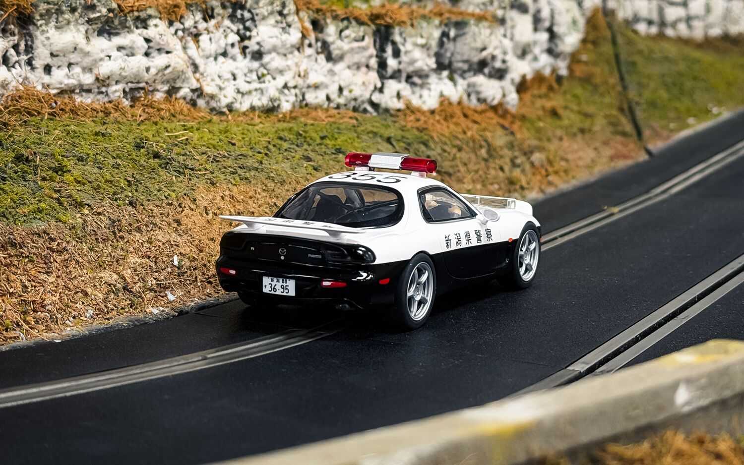 Autíčko Street SCALEXTRIC C4681 - Mazda RX7 FD Japanese Police (1:32)