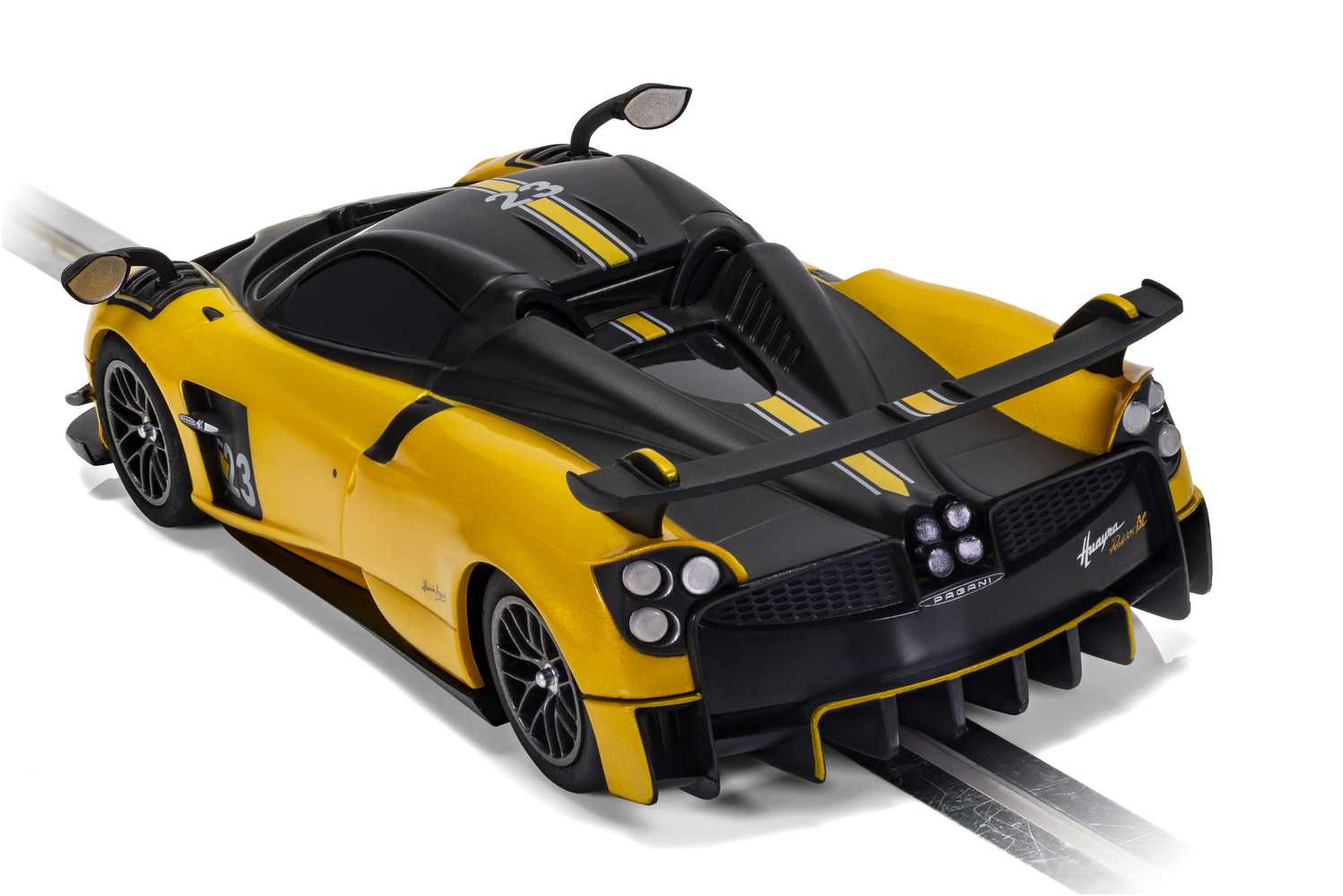 Autíčko Super Resistant SCALEXTRIC C4212 - Pagani Huayra BC Roadster - Yellow (1:32)
