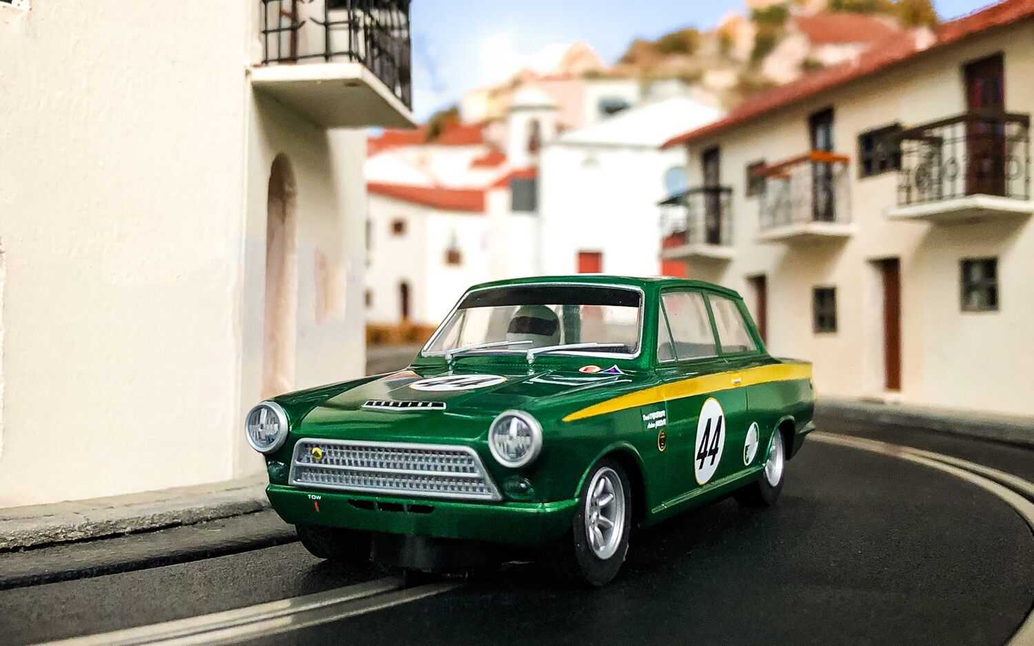 Autíčko Touring SCALEXTRIC C4540 - Ford Lotus Cortina - Goodwood 2023 - Andrew Jordan + David Dickenson (1:32)