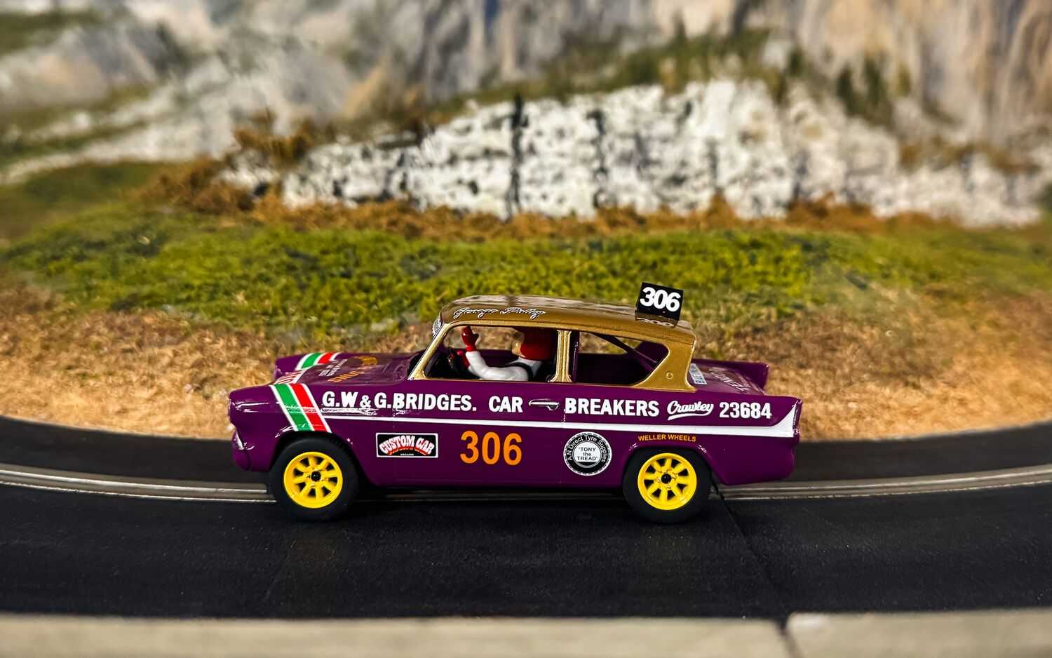 Autíčko Touring SCALEXTRIC C4584 - Ford Anglia 105e George Polley 306 (1:32)