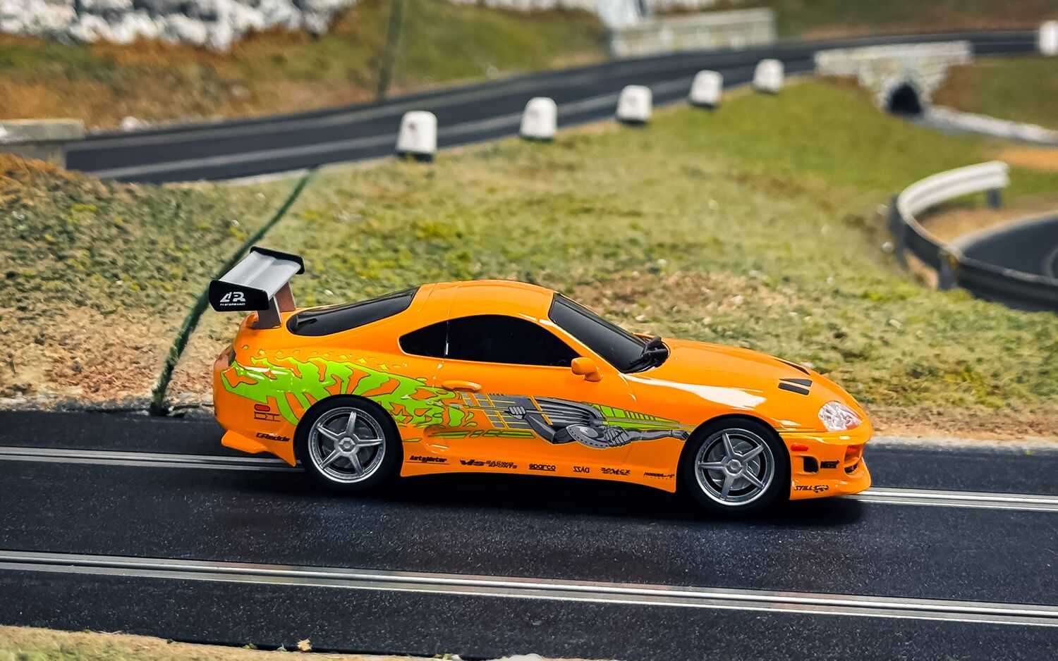 Autodráha SCALEXTRIC C1465P - Fast and Furious - 25 Years - Supra vs R34 (1:32)