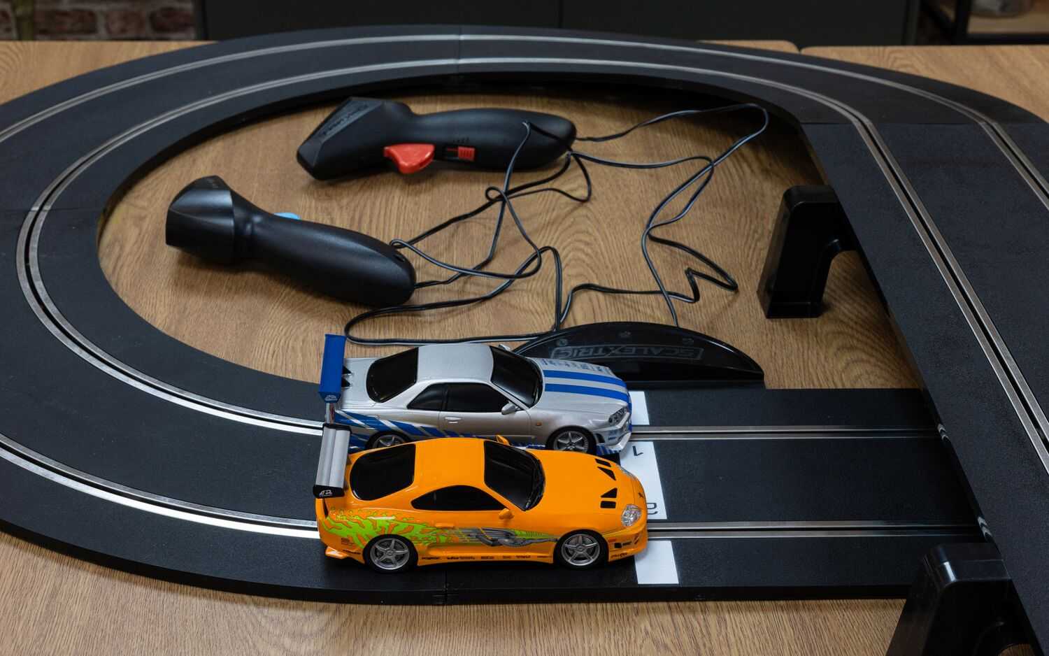 Autodráha SCALEXTRIC C1465P - Fast and Furious - 25 Years - Supra vs R34 (1:32)