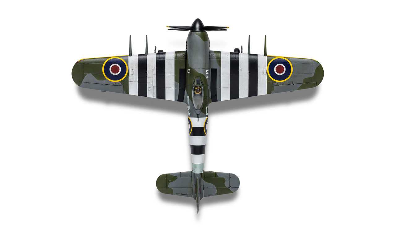 Classic Kit letadla A40001 - Eurofighter Typhoon FGR.4 (FMOG) + Hawker Typhoon Mk.Ib (Twin Pack) (1:72)