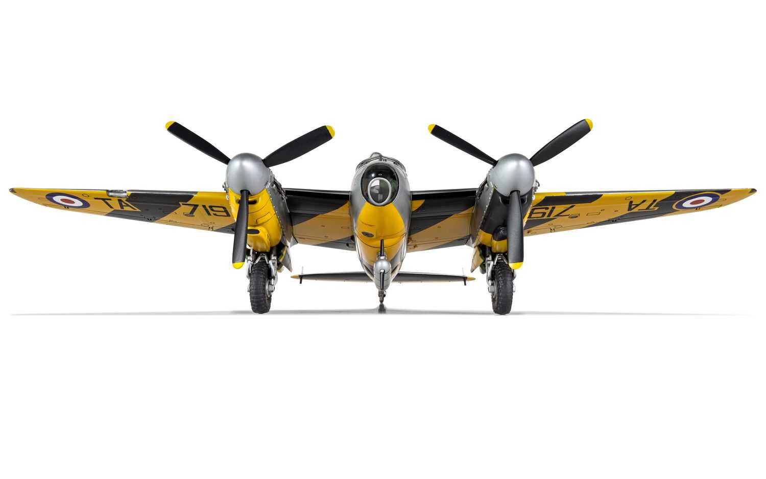 Classic Kit letadlo A04070 - de Havilland Mosquito B.XVI/B.35/TT.35 (1:72)