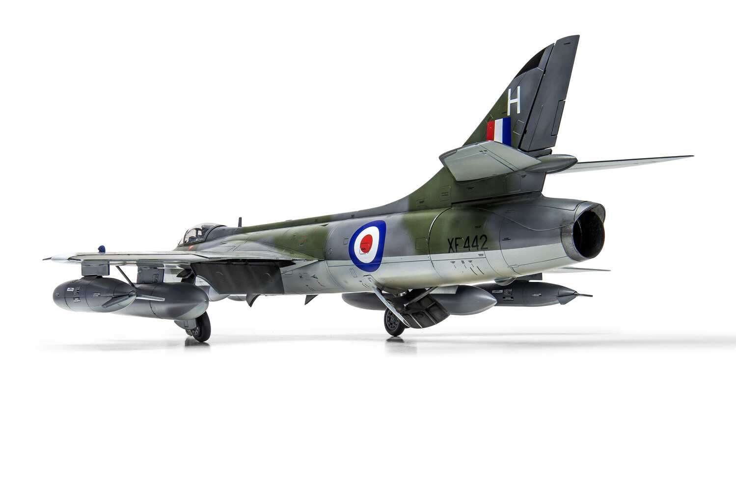 Classic Kit letadlo A09192 - Hawker Hunter FGA.9/FR.10/GA.11 (1:48)