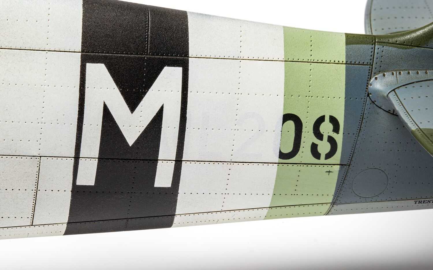 Classic Kit letadlo A17001A - Supermarine Spitfire Mk.IXc - Flying Dray (1:24)