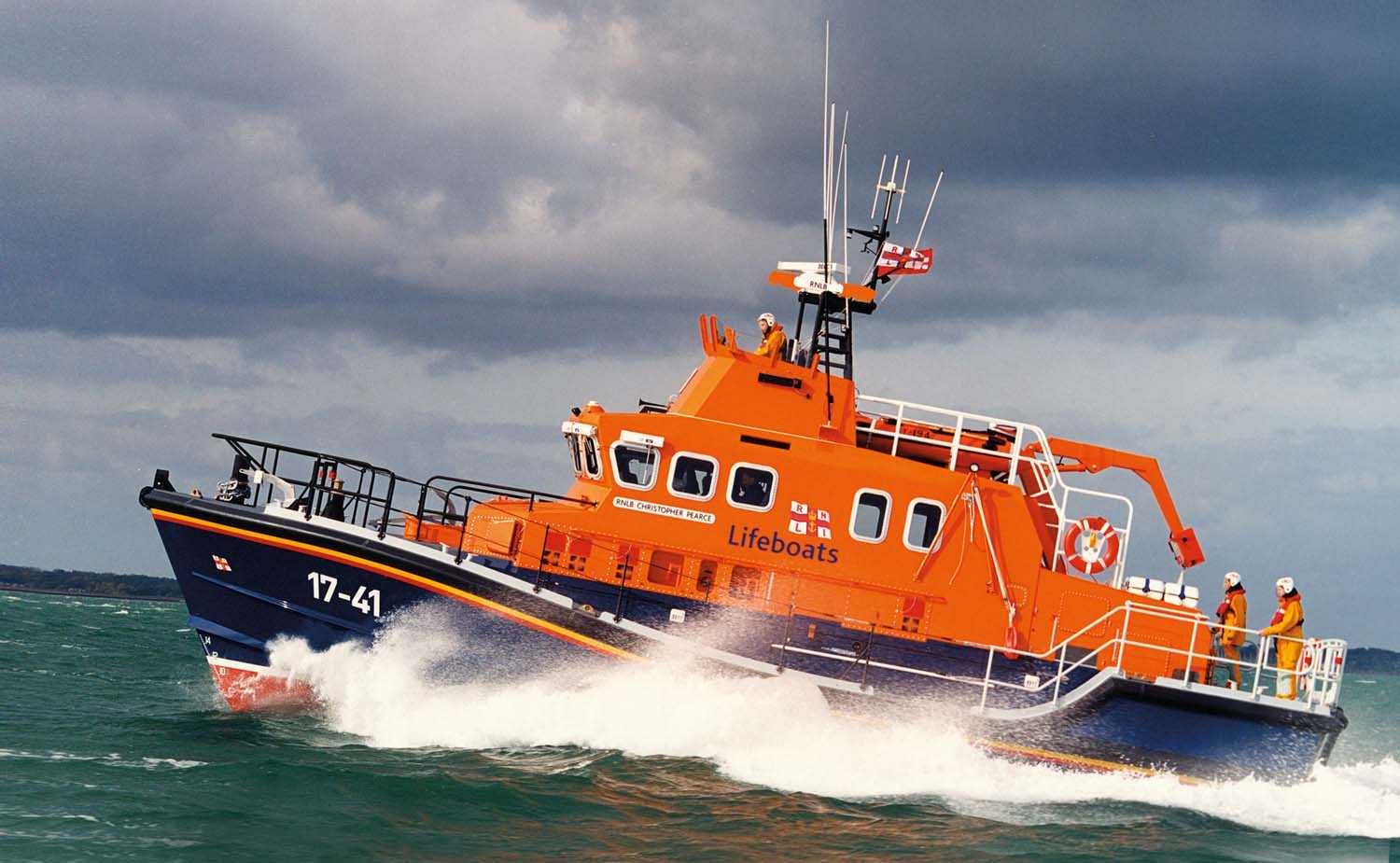 Classic Kit loď A07280 - RNLI Severn Class Lifeboat (1:72)