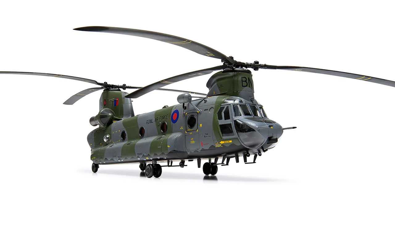Classic Kit vrtulník A06023 - Boeing Chinook HC.1 (1:72)