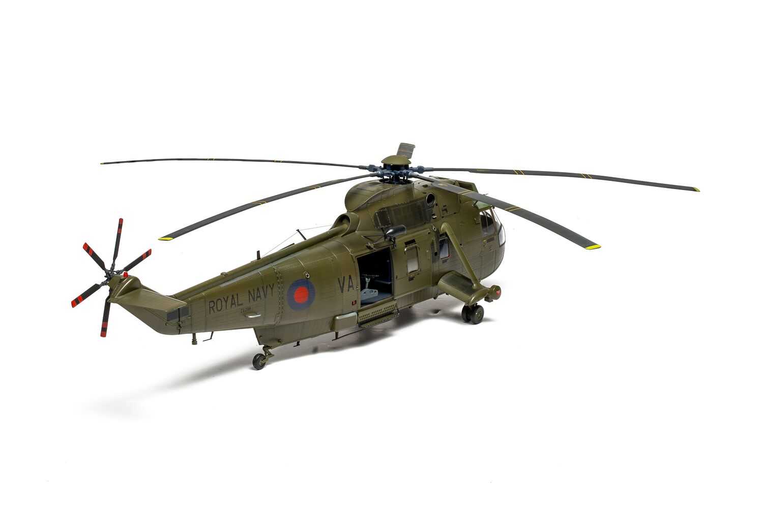 Classic Kit vrtulník A11008 - Westland Sea King HC.4 (1:48)