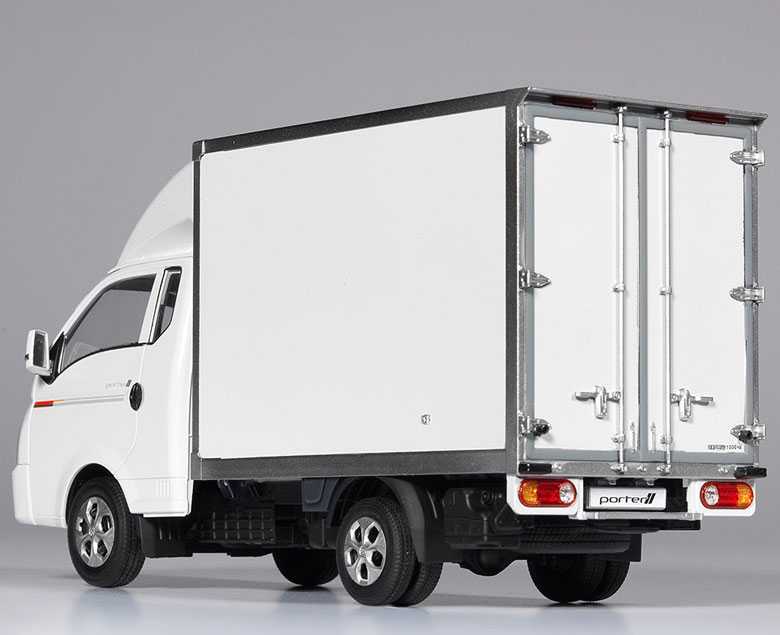 Model Kit auto 15145 - Hyundai Porter II MCP (1:24)