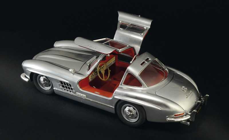 Model Kit auto 3612 - Mercedes-Benz 300 SL Gullwing (1:16)