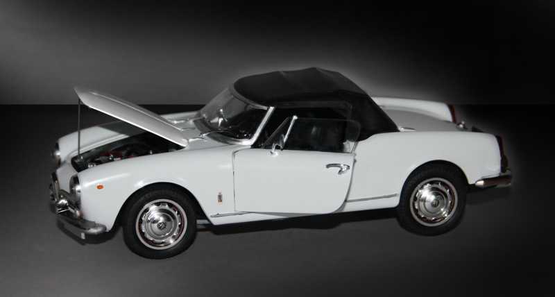 Model Kit auto 3653 - ALFA ROMEO GIULIETTA SPIDER 1300 (1:24)