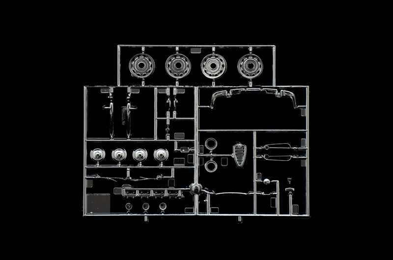 Model Kit auto 3653 - ALFA ROMEO GIULIETTA SPIDER 1300 (1:24)