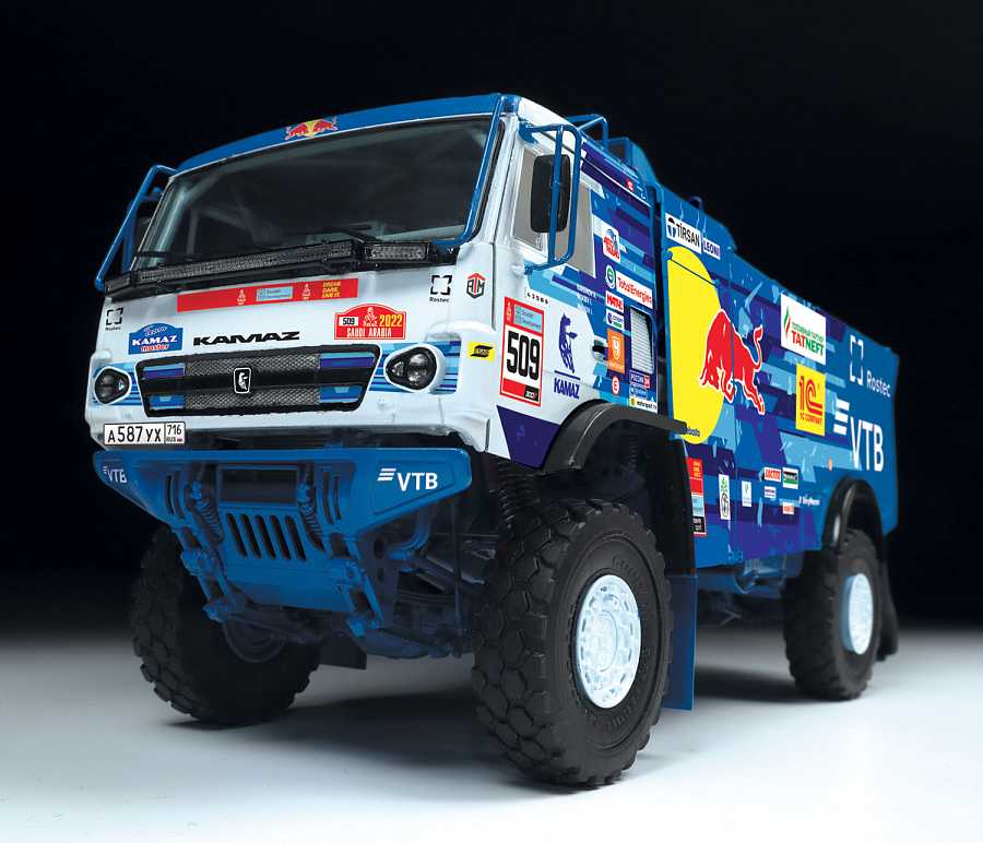 Model Kit auto 3657 - Kamaz rallye truck (1:35)