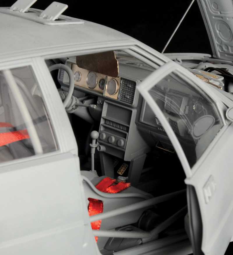 Model Kit auto 4709 - Lancia Delta HF Integrale (1:12)