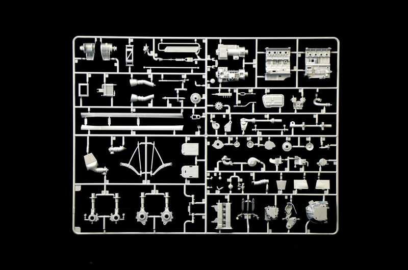 Model Kit auto 4709 - Lancia Delta HF Integrale (1:12)
