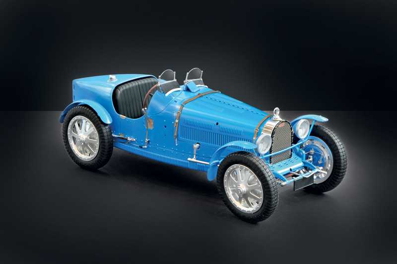 Model Kit auto 4713 - Bugatti 35 B Roadster (1:12)