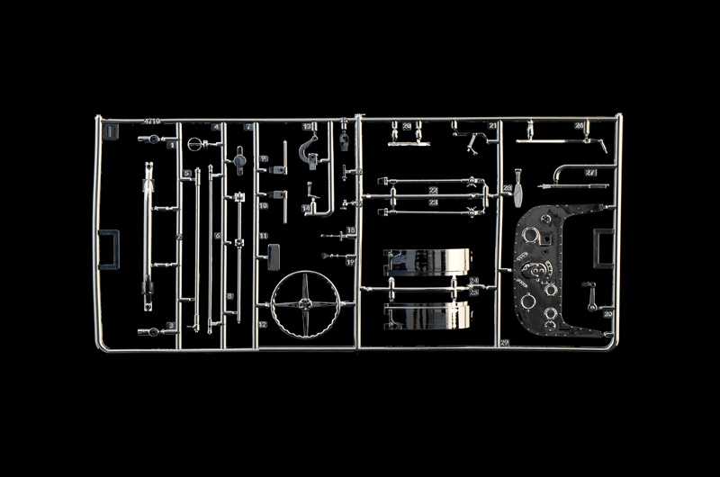 Model Kit auto 4713 - Bugatti 35 B Roadster (1:12)
