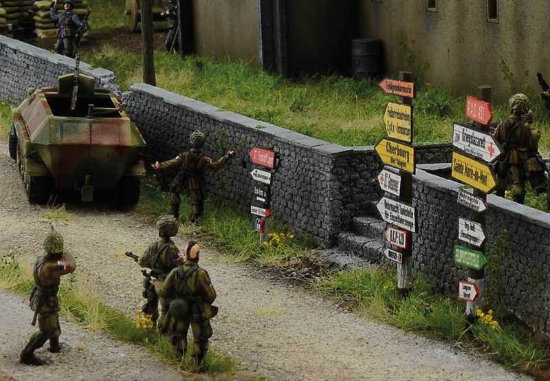 Model Kit diorama 6199 - Battle of Normandy: Saint-Mere-Église 6 June 1944 (1:72)