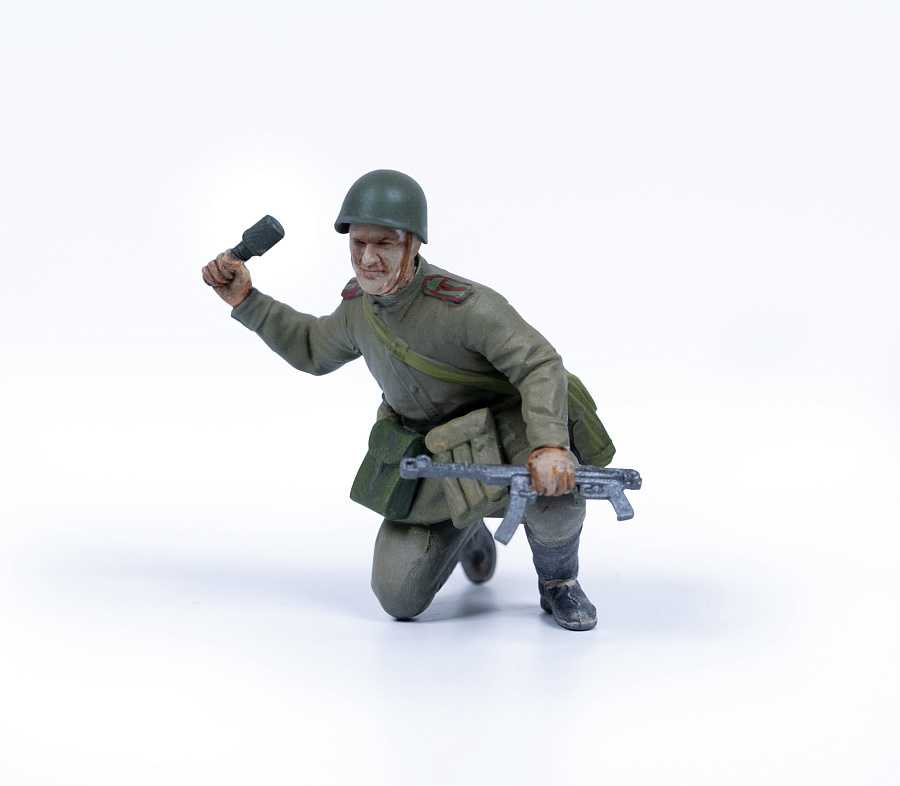 Model Kit figurky 3718 - Soviet Infantry Berlin 1945 (1:35)
