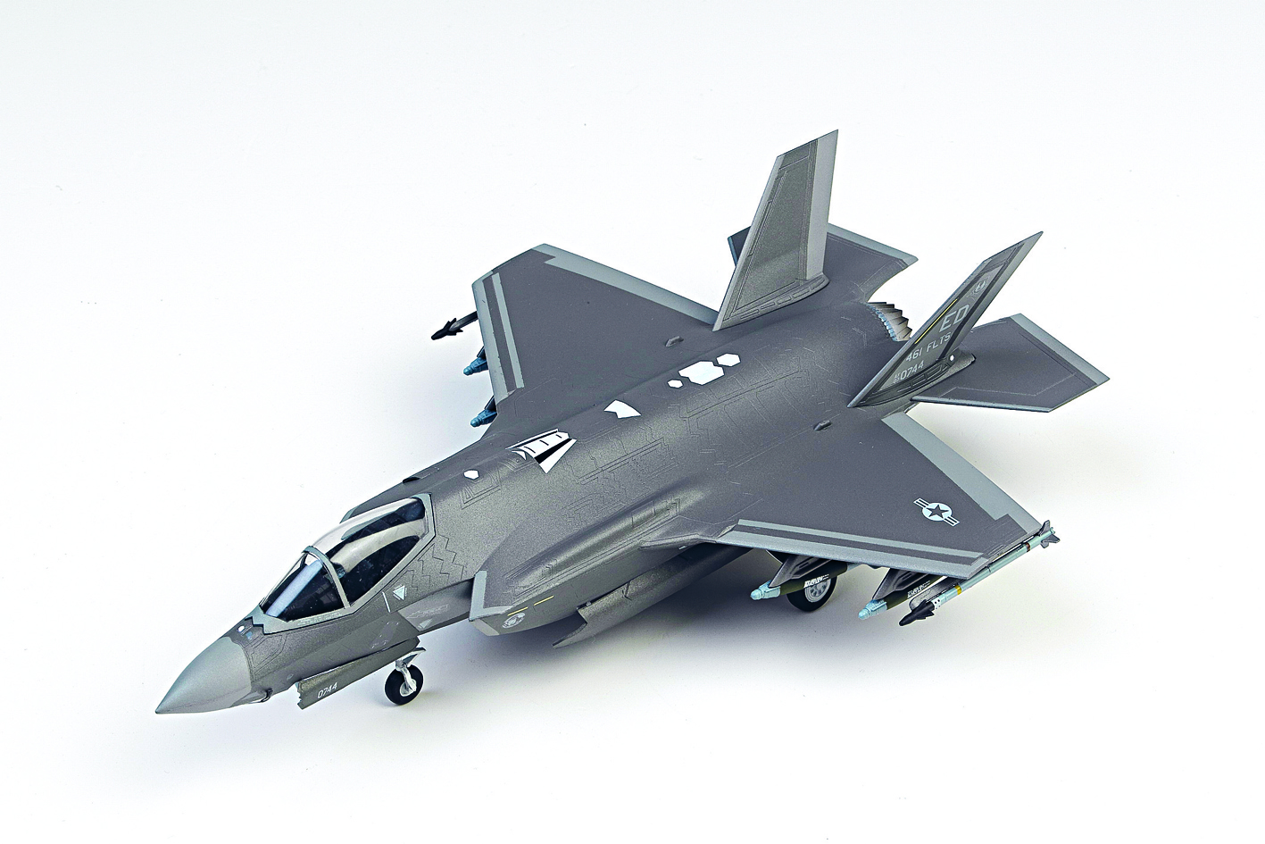 Model Kit letadlo 12507 - F-35A Lightning II MCP (1:72)