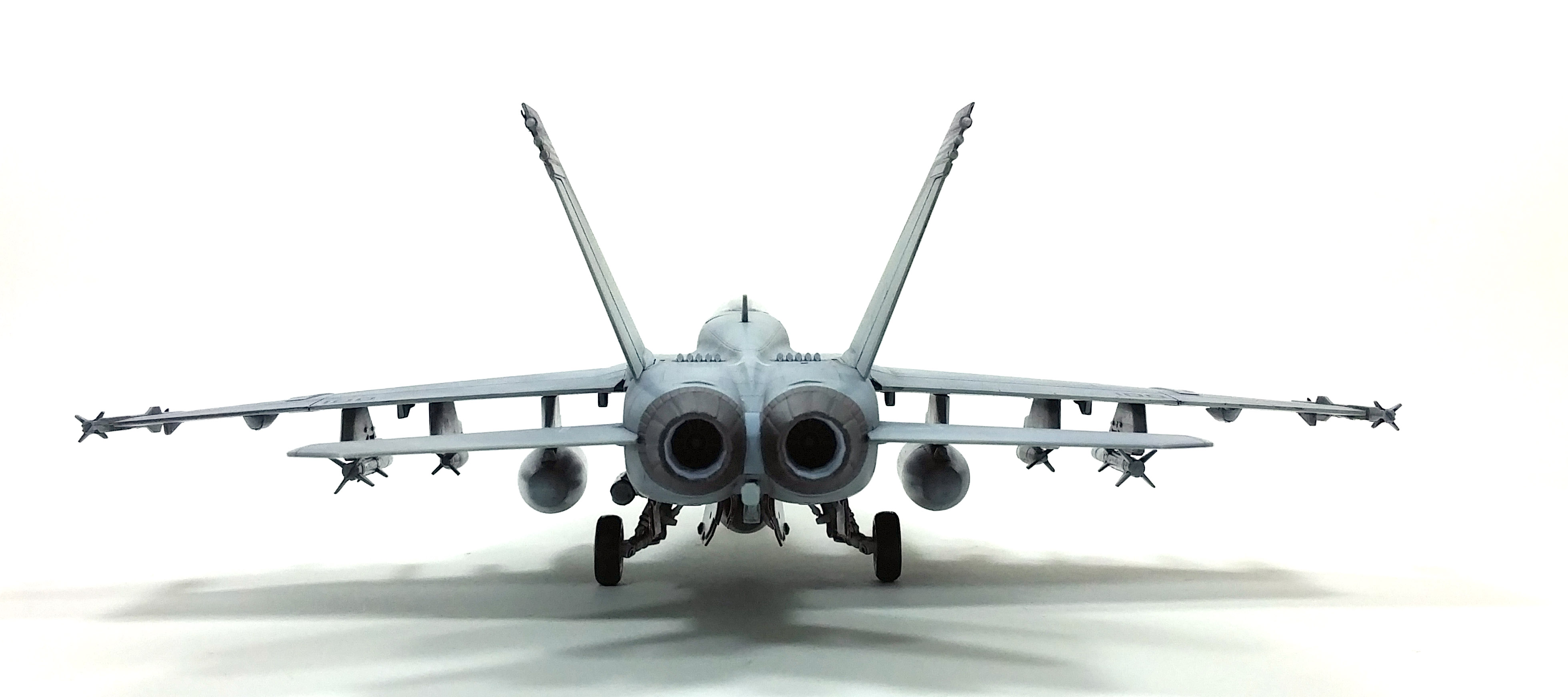 Model Kit letadlo 12547 - USN F/A-18E VFA-143 "PUKIN DOGS" (1:72)