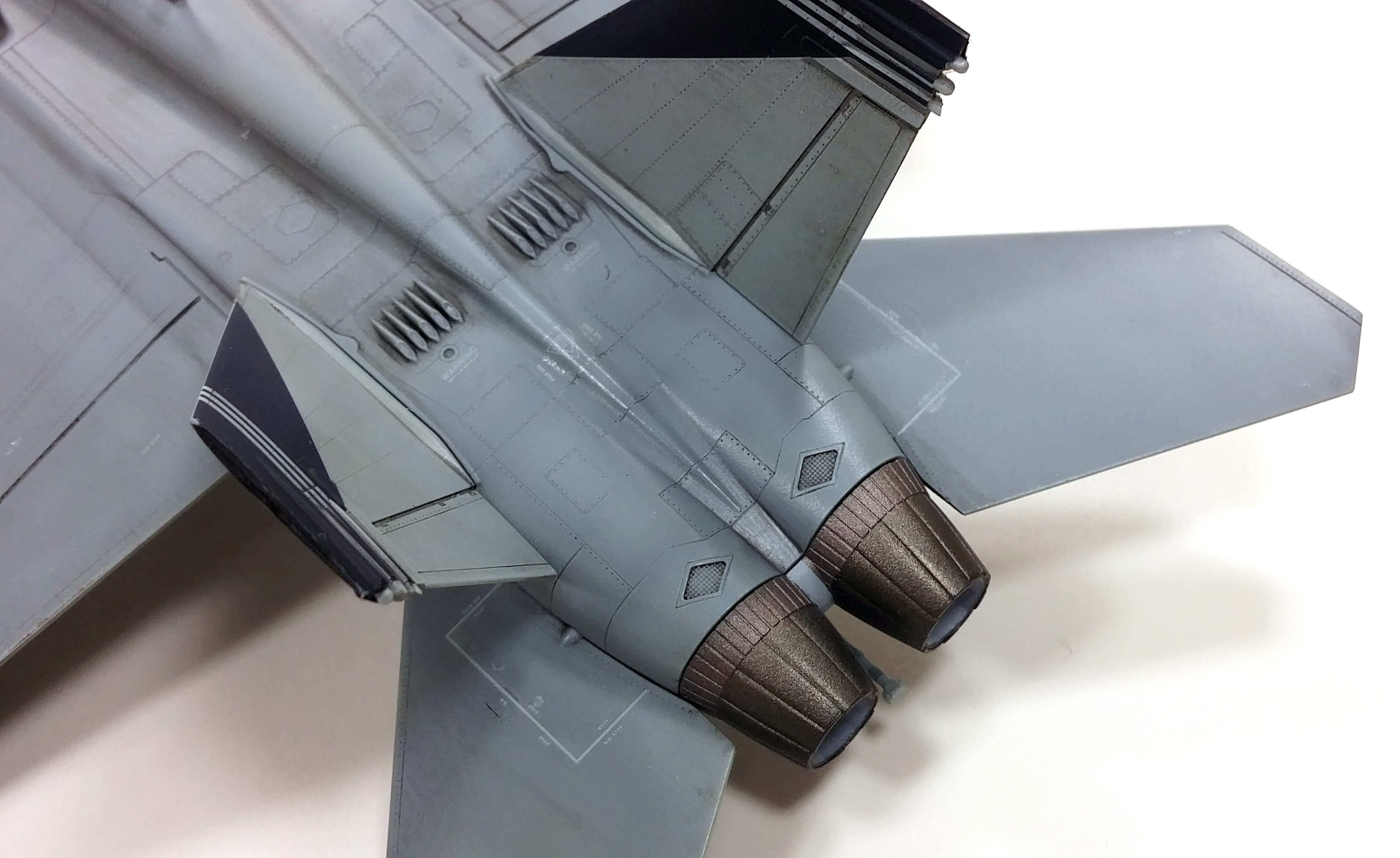 Model Kit letadlo 12547 - USN F/A-18E VFA-143 "PUKIN DOGS" (1:72)