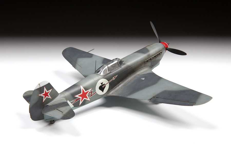 Model Kit letadlo 4831 - Yak-9-T with cannon (1:48)