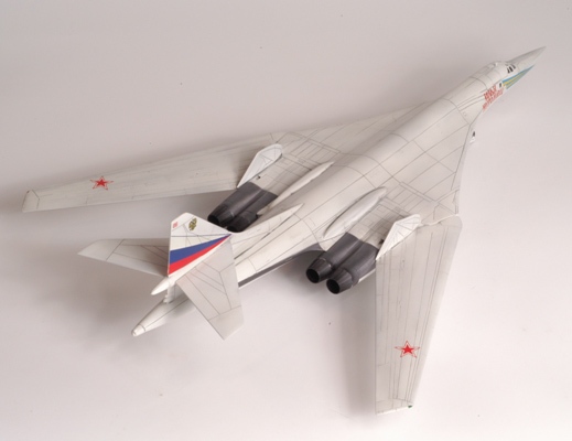 Model Kit letadlo 7002 - Tupolev TU-160 Russian Strategic Bomber (1:144)