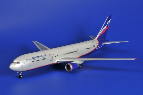 Model Kit letadlo 7005 - Boeing 767-300 (1:144)