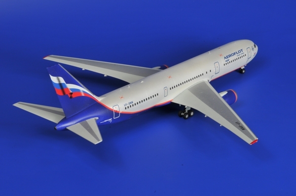 Model Kit letadlo 7005 - Boeing 767-300 (1:144)