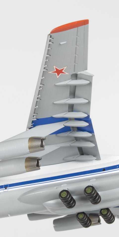 Model Kit letadlo 7011 - Russian strategic airlifter IL-76MD (1:144)