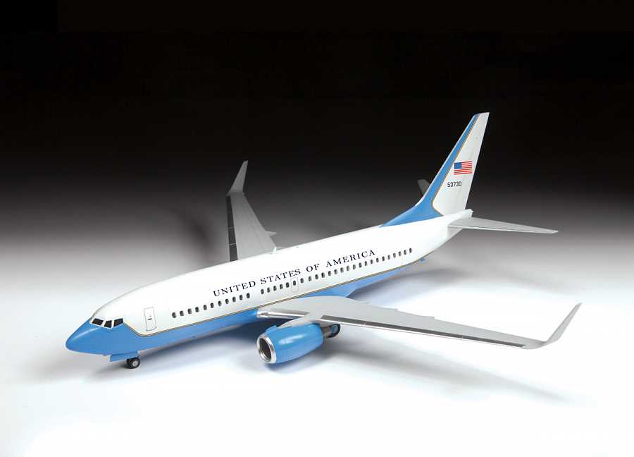 Model Kit letadlo 7027 - Boeing 737-700/C-40B (1:144)