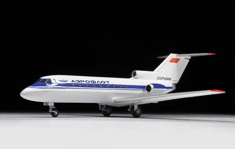 Model Kit letadlo 7030 - Yak-40 Regional Jet (1:144)