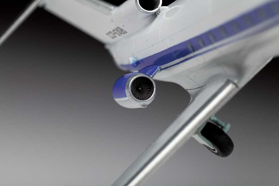 Model Kit letadlo 7030 - Yak-40 Regional Jet (1:144)